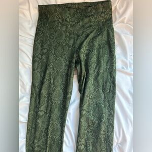 Snakeskin patterned leggings